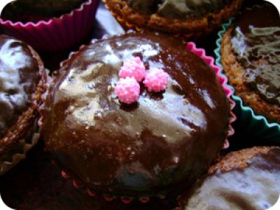 Csokoládés muffin marcipánnal töltve recept fotója