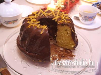 Narancsos kuglóf csokoládémázzal recept fotója