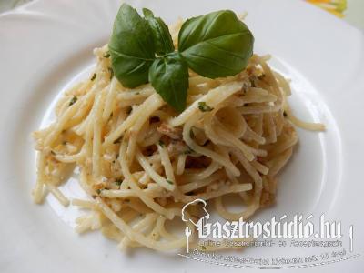 Sajtos-diós spagetti recept fotója