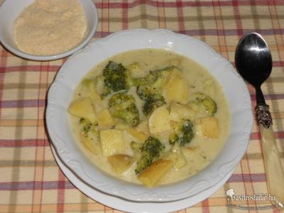 Burgonya-brokkoli főzelék - parmezánnal recept fotója