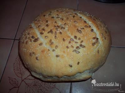 Egyszerű házi kenyér recept fotója