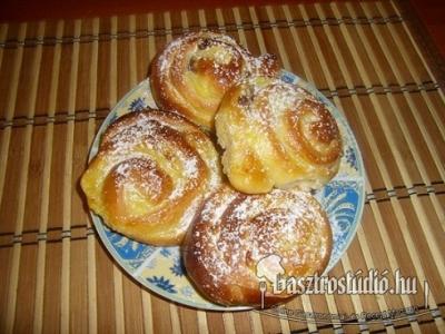 Pudingos csiga recept fotója