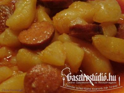Paprikás krumpli kolbásszal recept fotója